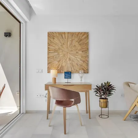 Polo 4e Jacaranda Apartment